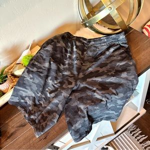 Lululemon THE short lined camo